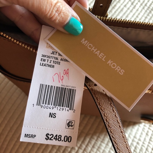 Michael Kors jet set tote-only carried once-price is firm. No dust cloth. - Picture 2 of 7